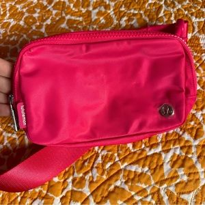 Lululemon Lip Gloss Everywhere Belt Bag 💄🫦